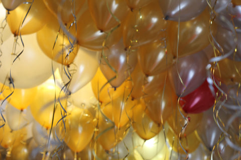 50 Ceiling Floating Helium 30cm Balloons on Strings (2 day float time)